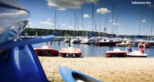wypożyczalnia sprzętu wodnego w Lubiatowie - plaża, kajaki, łódki i rowerki wodne