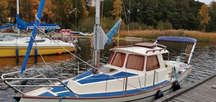 łódka żaglówka Haber do wypożyczenia w Lubiatowie nad jeziorem Sławskim