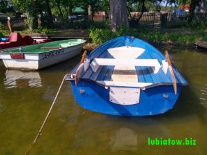 łódka wiosłowa do wypożyczenia nad jeziorem sławskim Lubiatów Sława wypożyczalnia